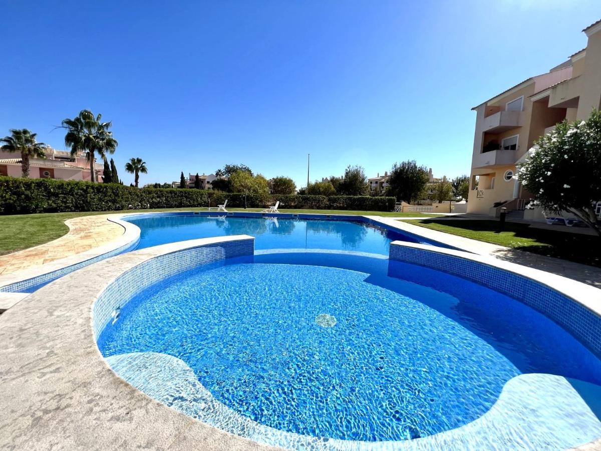 Albufeira Valley 1 With Pool By Homing Buitenkant foto